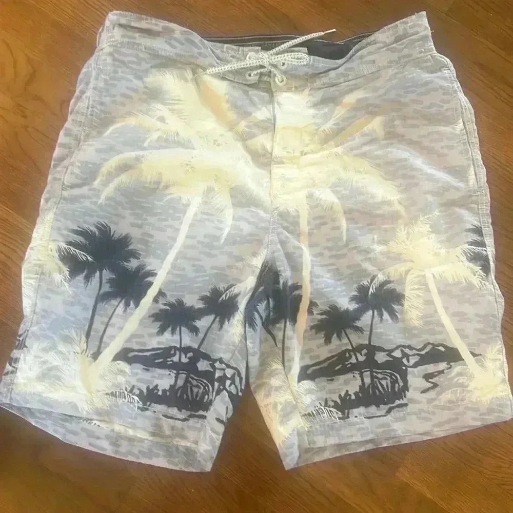 Tommy Bahama men’s medium swim trunks tie waist Velcro. Closure. Mesh lining.